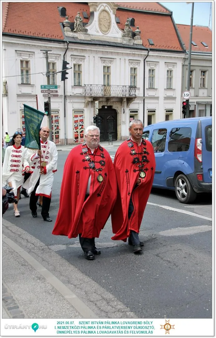 Díjkiosztó, szentelés, avatás, felvonulás