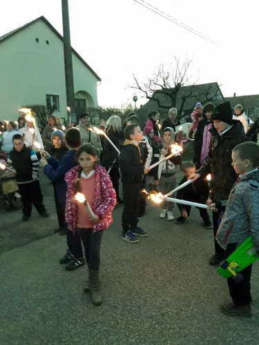 Ünnepi műsor és fáklyás felvonulás