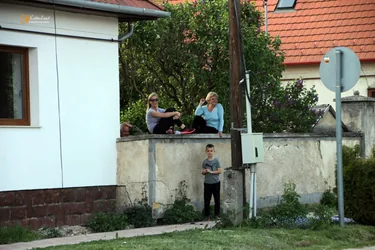 "Maradj otthon" a Petőfi Színház jön el! Online is!
