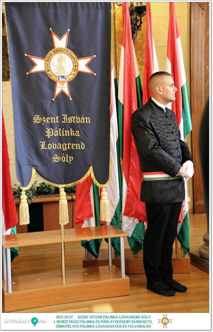 Díjkiosztó, szentelés, avatás, felvonulás