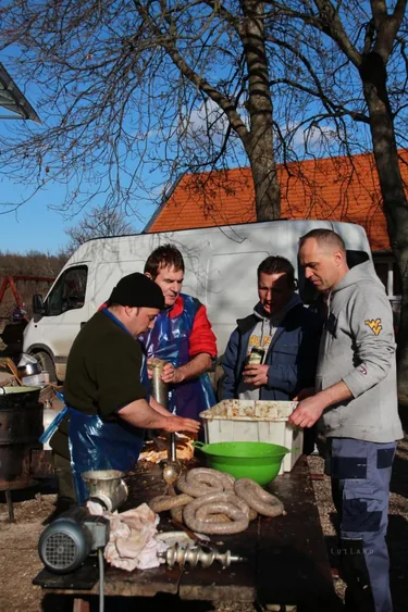 III. Falusi disznóvágás beszámoló fotókkal