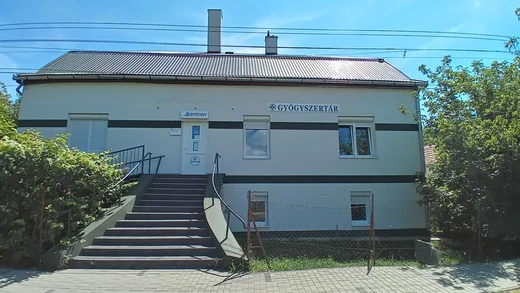 'Szent Benedek Gyógyszertár' cikk borítóképe