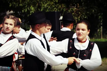II. HUNGARIKUM FESZTIVÁL / Emlékmű és Rendezvénytér átadás