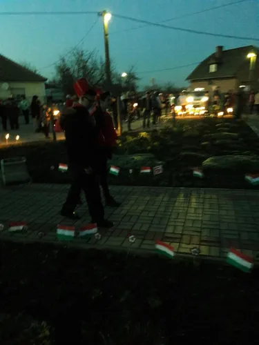 Ünnepi műsor és fáklyás felvonulás