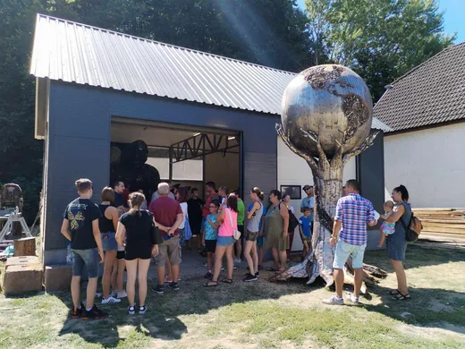 'Nyílt napok voltak a Cseszneki fémszobrásznál. ' cikk borítóképe