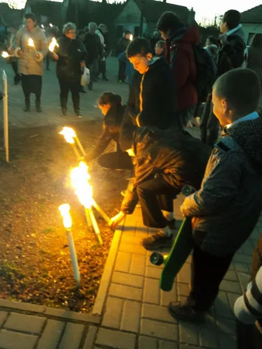 Ünnepi műsor és fáklyás felvonulás