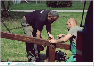 Közösségi munkában újították fel a 12 éve átadott játszóteret borítóképe