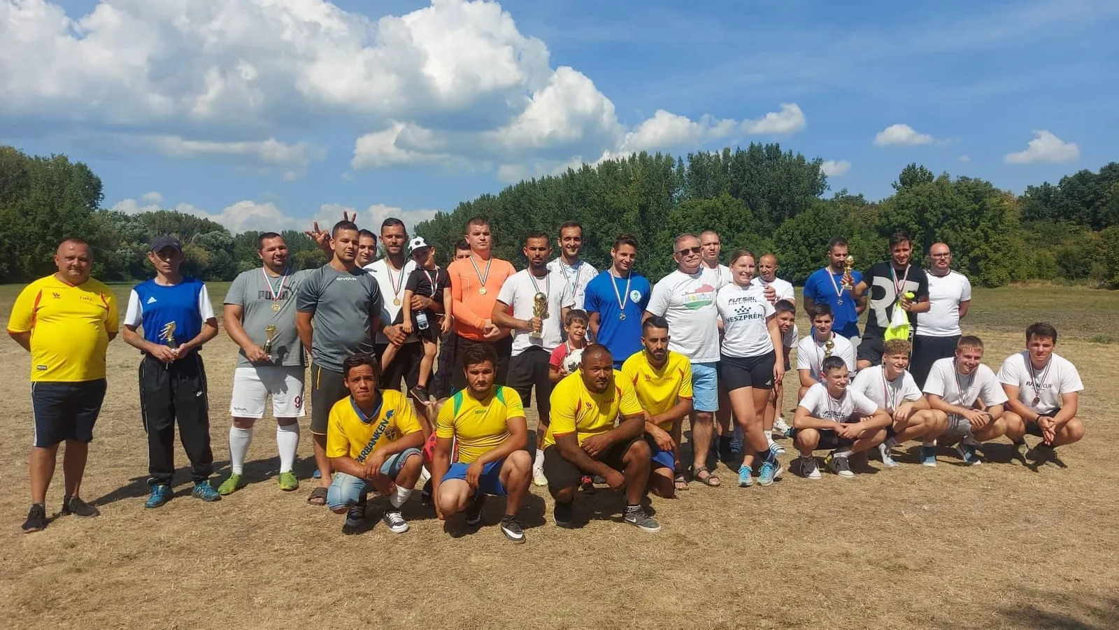 Vasárnap foci fotók, Önkormányzat