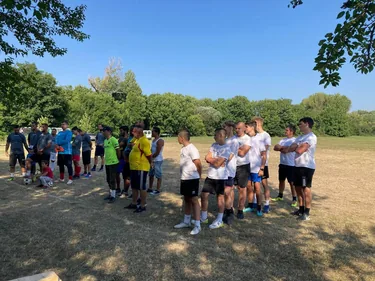 Vasárnap foci fotók, Önkormányzat