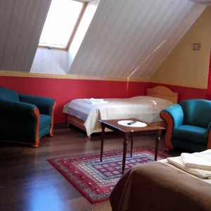 Emeleti háromágyas szoba