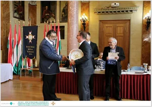 Díjkiosztó, szentelés, avatás, felvonulás