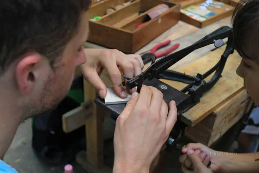 'Magyar Hagyományőrző Faművesek' cikk borítóképe