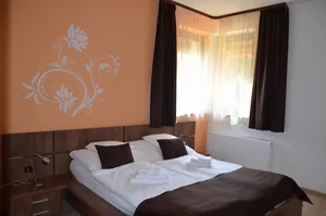 Földszinti franciaágyas standard szoba