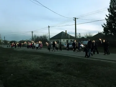 Ünnepi műsor és fáklyás felvonulás