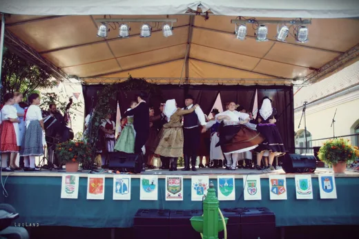 'Millenniumi falunap és 1000 éves falvak találkozója' cikk borítóképe